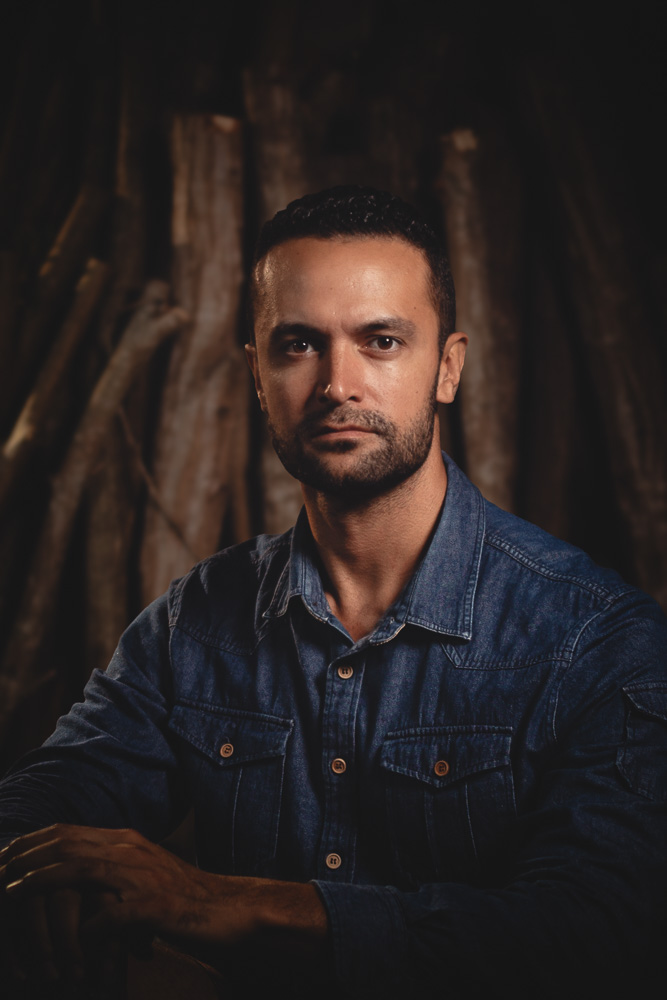 Portrait de Timi M. Bourdet, photographe éditorial du Pacifique